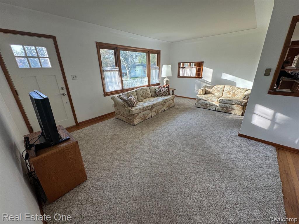 84 LYFORD Road, Waterford, MI 48328 — Photo 6