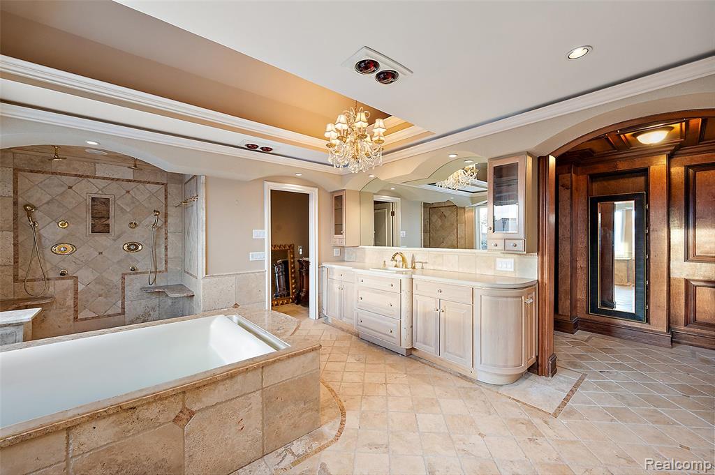 5744 Lochmoor Court, Rochester, MI 48306 — Photo 34