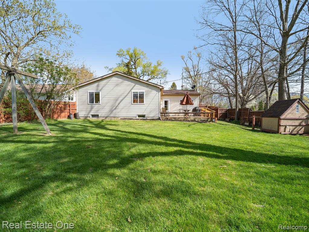 642 E HAMBURG Street, Pinckney, MI 48169 — Photo 17