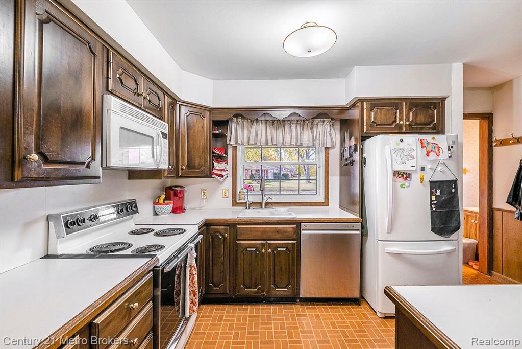 4413 OLD CARRIAGE Road, Flint, MI 48507 — Photo 12