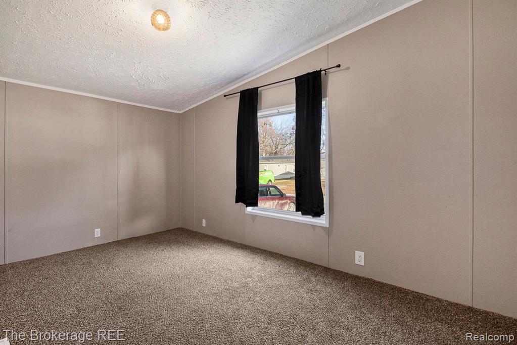 8448 Barkwood Circle, Fenton, MI 48430 — Photo 16