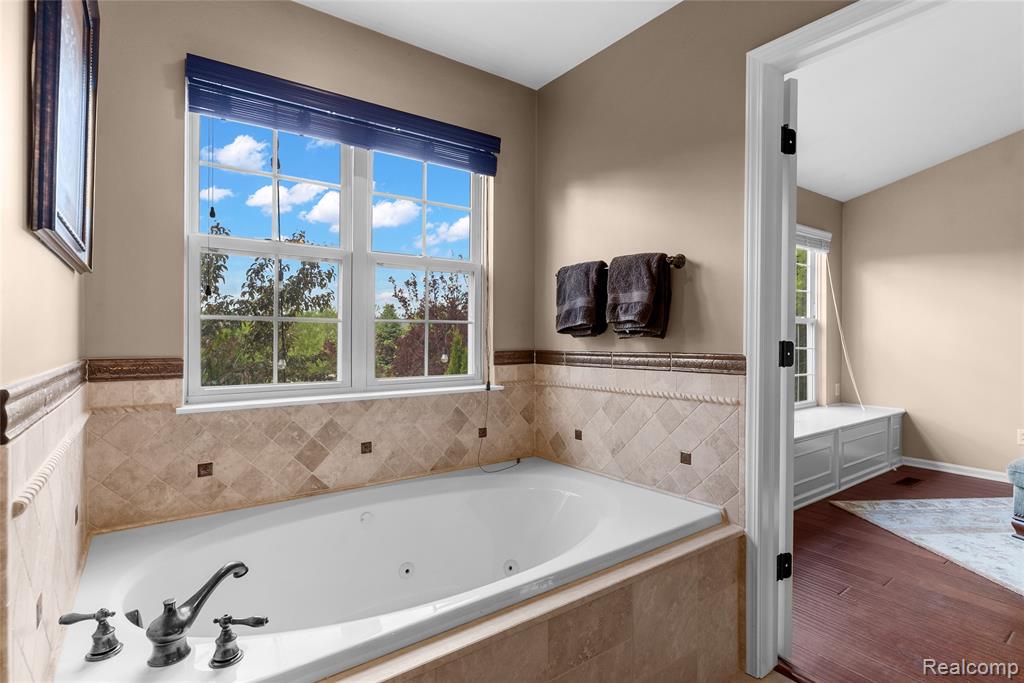 6241 Sapphire Court, Grand Blanc, MI 48439 — Photo 32