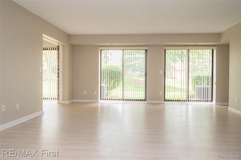 17865 University Park Drive, Livonia, MI 48152 — Photo 22