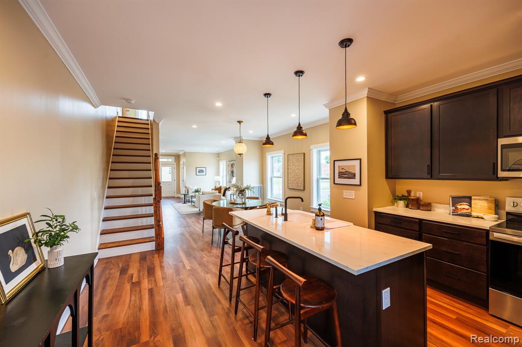 211 W Fifth Avenue, Flint, MI 48502 — Photo 2