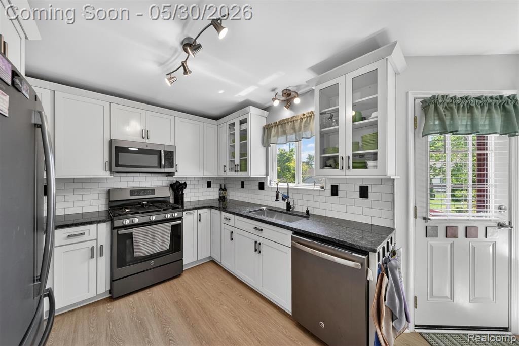 18364 Beechwood Street, Roseville, MI 48066 — Photo 15