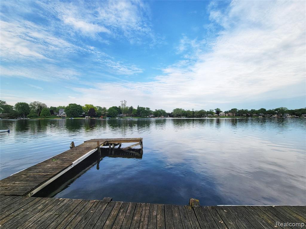 712 Wolverine Drive, Wolverine Lake, MI 48390 — Photo 3