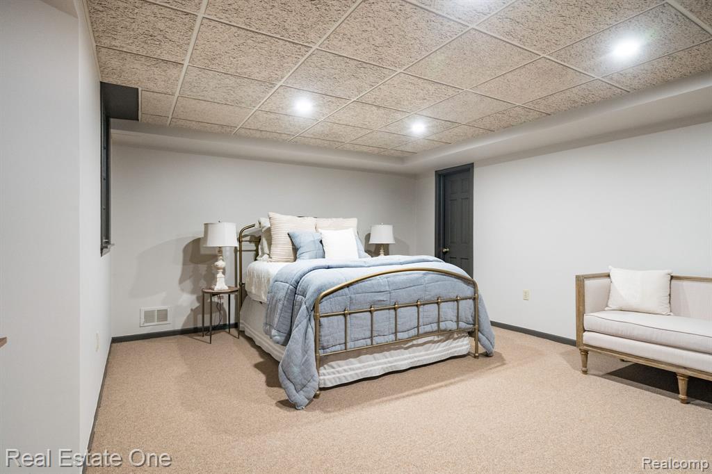 4794 RIVERS EDGE Drive, Troy, MI 48098 — Photo 44