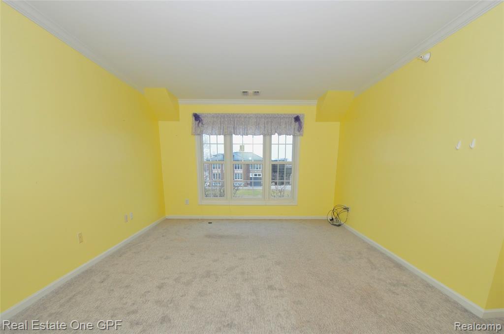26 Pointe Park Place, 303, Grosse Pointe Park, MI 48230 — Photo 18
