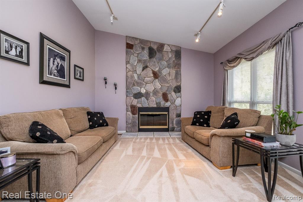 7265 WILLOW OAK Drive, West Bloomfield, MI 48324 — Photo 18