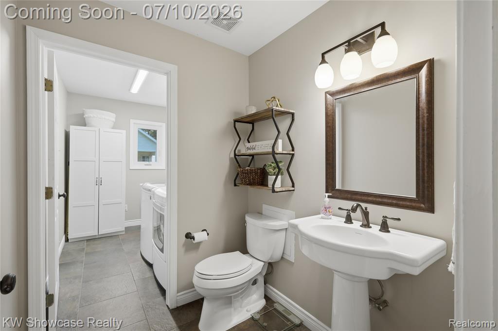 525 Aarons Way, Ortonville, MI 48462 — Photo 23