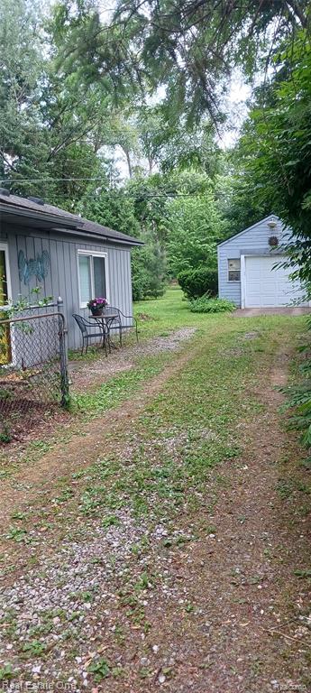 165 Wabasso Street, Wolverine Lake, MI 48390 — Photo 2