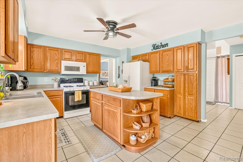 14642 Wildbrook Drive, Belleville, MI 48111 — Photo 33