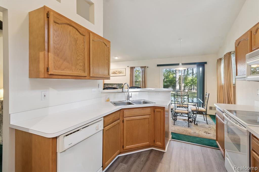 6541 Pembrook Drive, Westland, MI — Photo 8