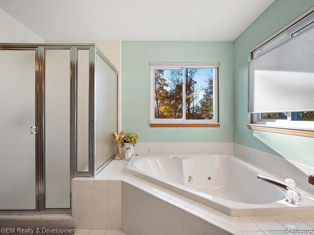 4163 DELPHINE Drive, Wixom, MI 48393 — Photo 21
