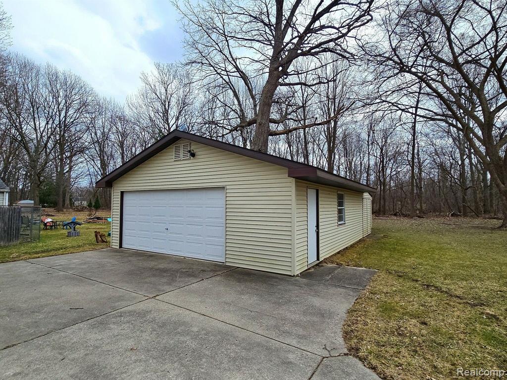 4322 SPRINGFIELD Street, Burton, MI 48509 — Photo 17