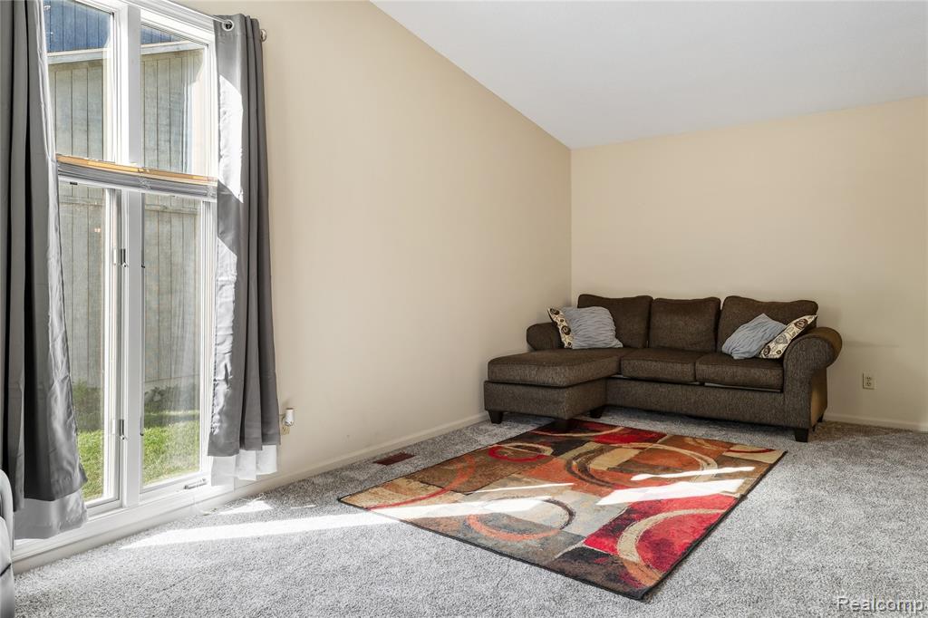914 North Road, Fenton, MI 48430 — Photo 8