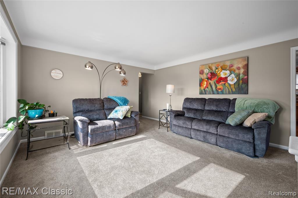 6622 Schaller Street, Garden City, MI — Photo 6