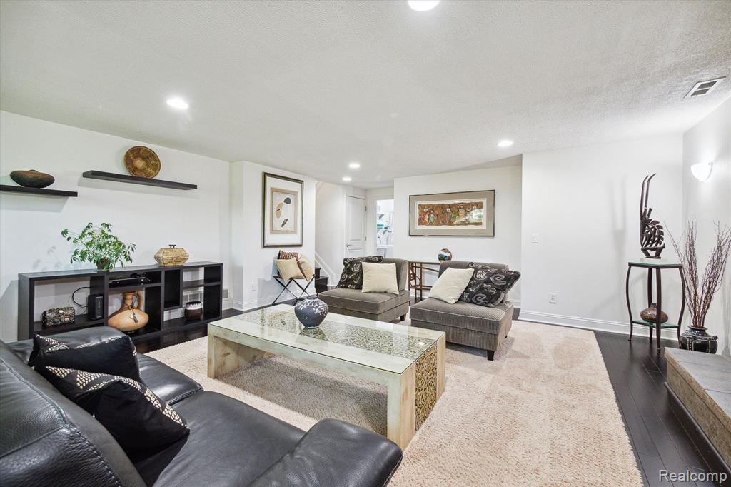 427 Rolling Green Circle S, Rochester Hills, MI 48309 — Photo 21