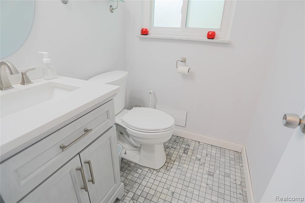 7014 Marco Drive, Waterford, MI 48327 — Photo 27