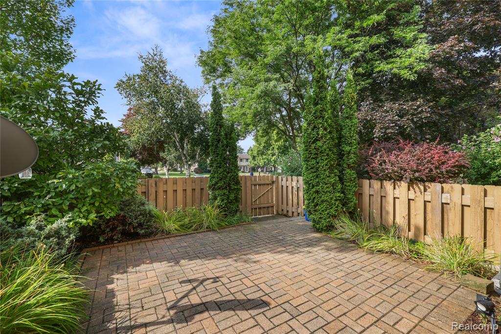 1747 Brentwood Drive, 305, Troy, MI 48098 — Photo 25