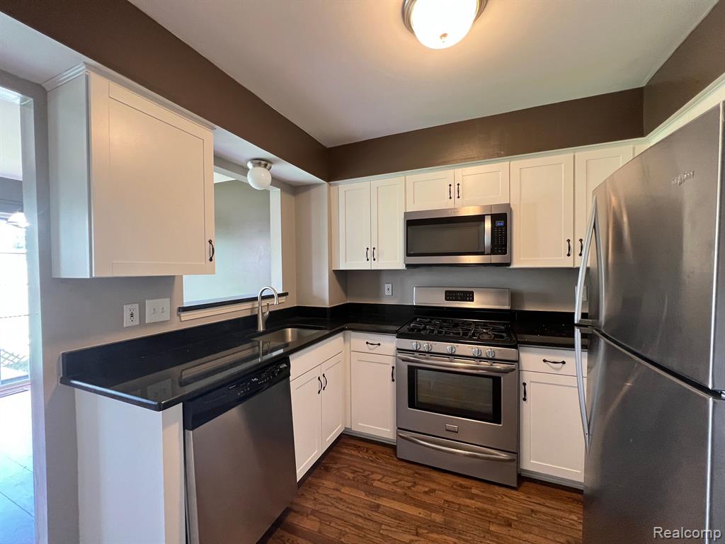 4174 HUNTERS Circle E, Canton, MI 48188 — Photo 6