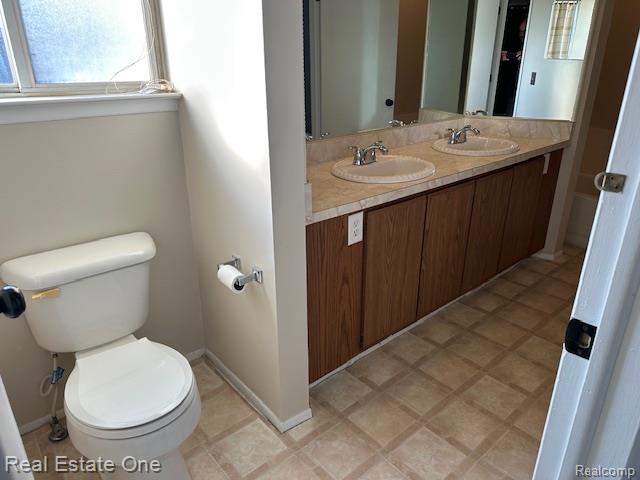942 Hogarth Avenue, Waterford, MI 48328 — Photo 13