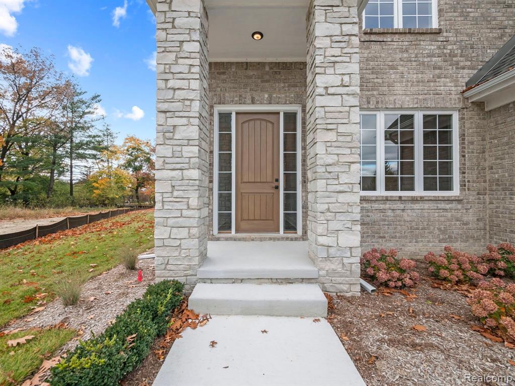 929 KIMBERLY Court, Troy, MI 48098 — Photo 2