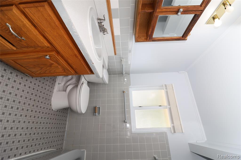 8555 Berwyn, Dearborn Heights, MI 48127 — Photo 32