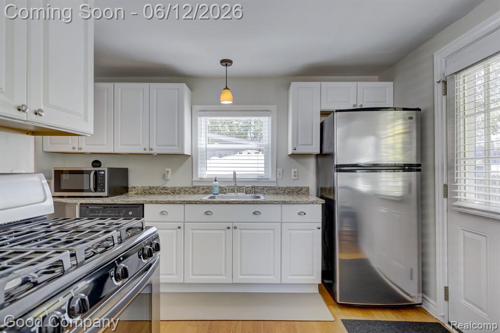 45 W Morehouse Avenue, Hazel Park, MI 48030 — Photo 12