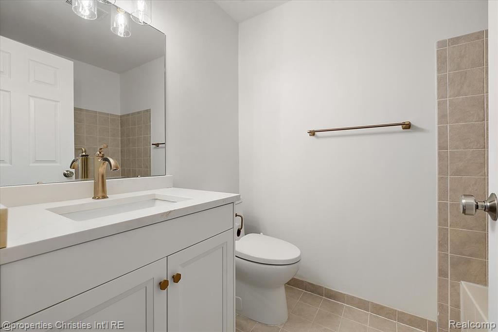 8204 Alexa Drive, Commerce Twp, MI 48390 — Photo 23