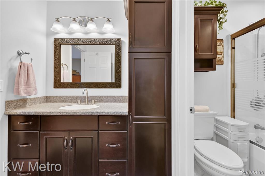 717 Koreys Circle, Blissfield, MI 49228 — Photo 32