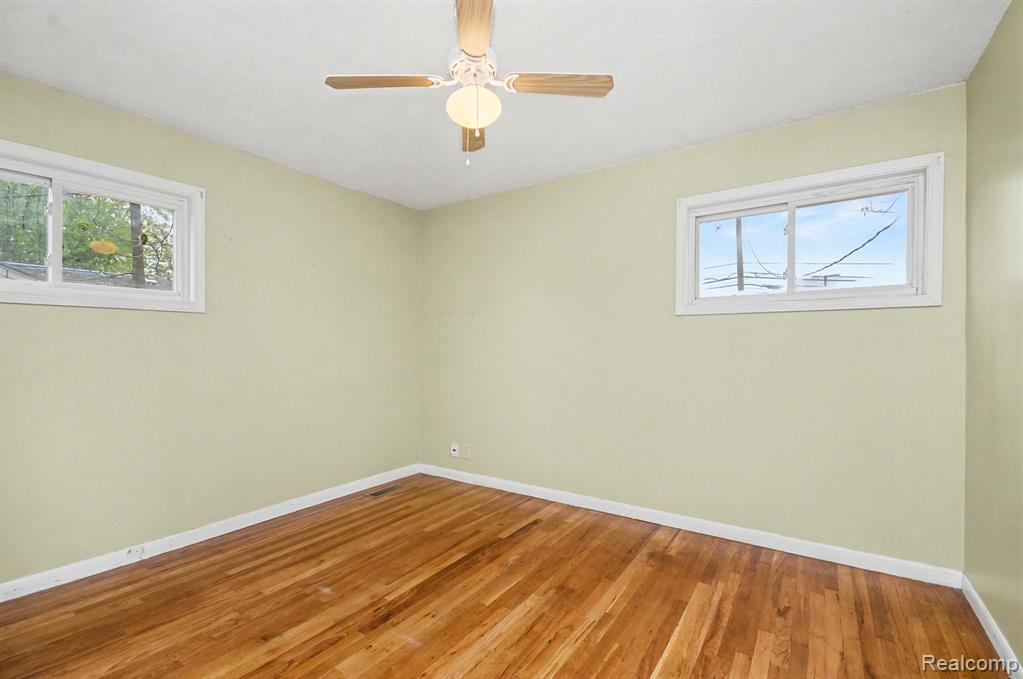 74 E Colgate Avenue, Pontiac, MI 48340 — Photo 9