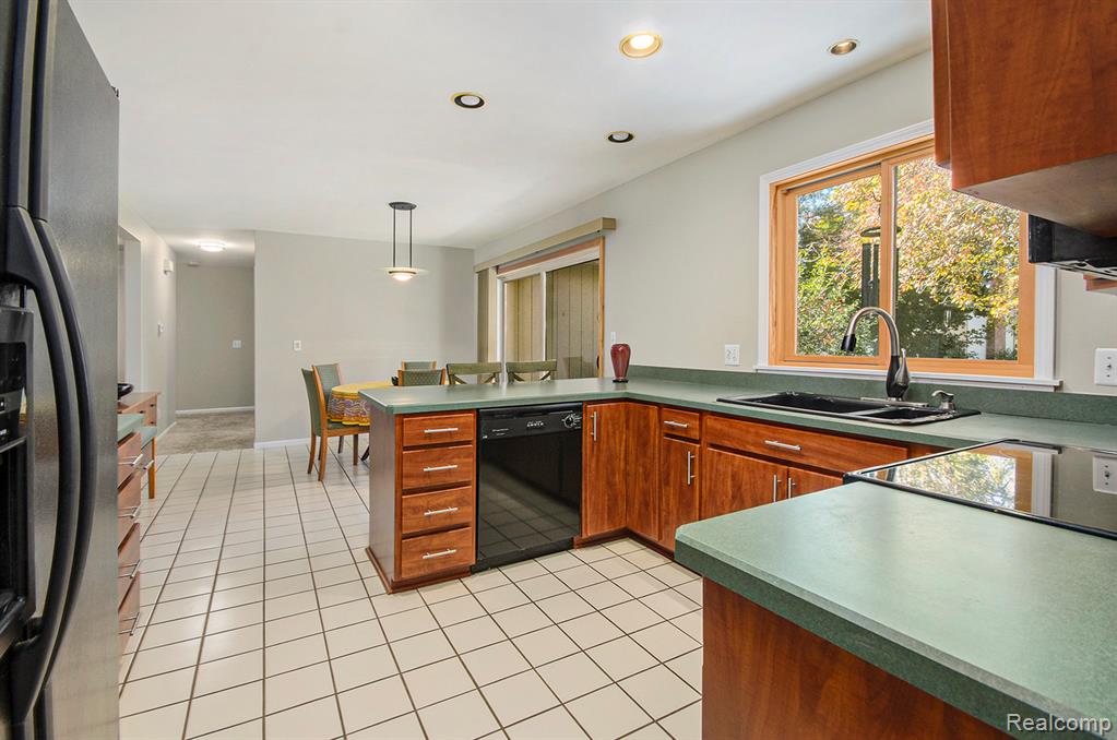 6429 Woodglen Drive, Clarkston, MI — Photo 14