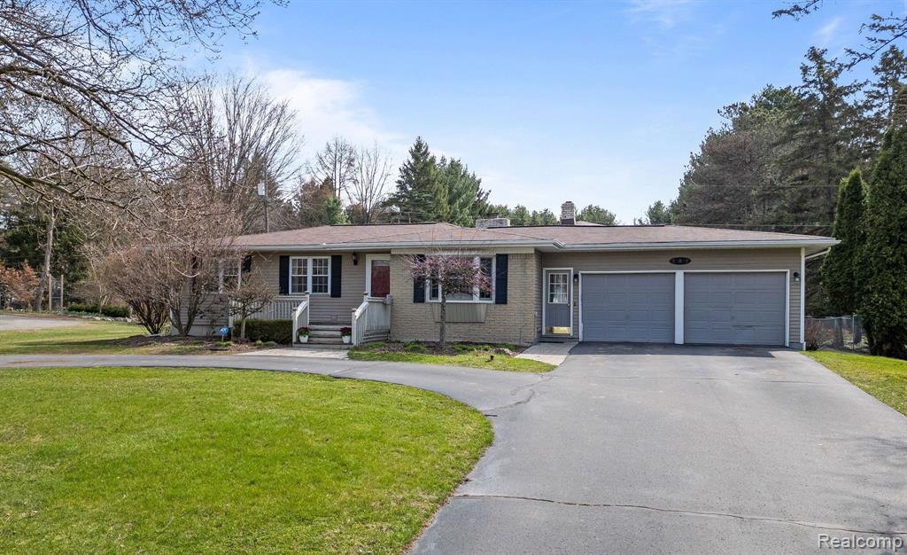 707 PINE TREE Road, Lake Orion, MI 48362 — Photo 2