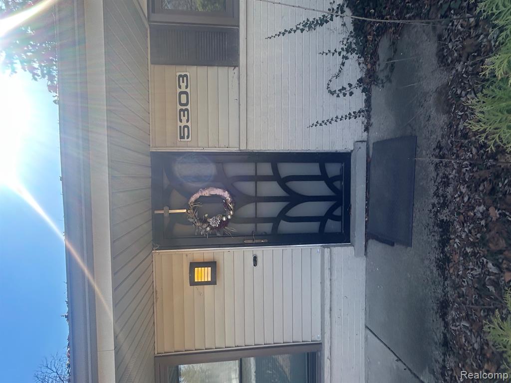 5303 W Briarcliff Knoll Drive, West Bloomfield, MI — Photo 4