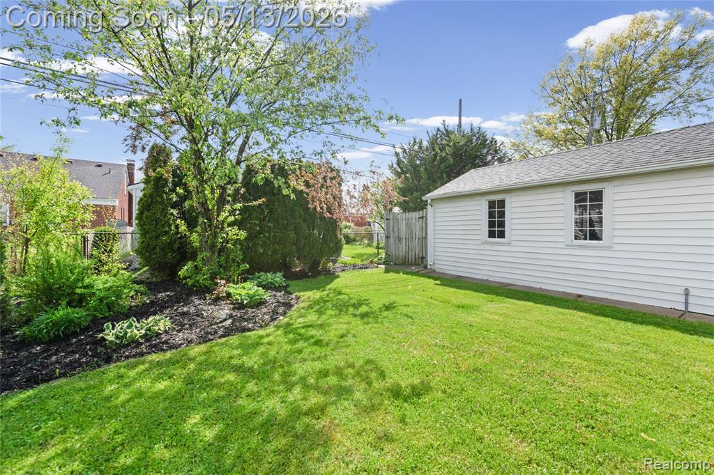 21610 Prestwick Avenue, Harper Woods, MI 48225 — Photo 8