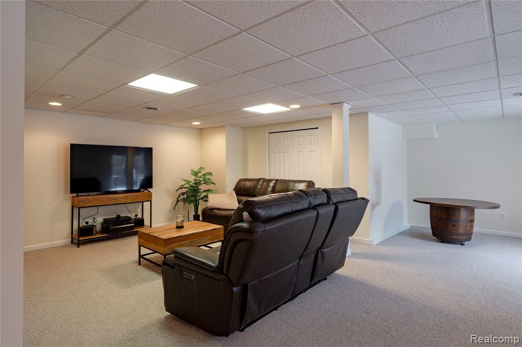 5500 Huntsman Drive, White Lake, MI 48383 — Photo 37