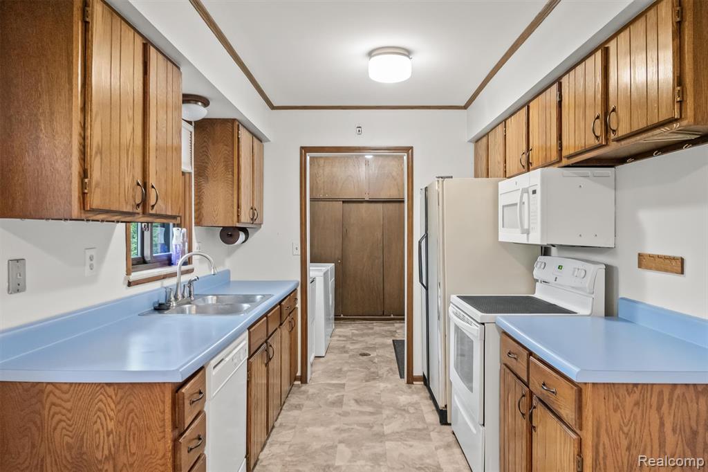 2475 Lafay Drive, West Bloomfield, MI 48324 — Photo 10