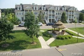 200 Park Green Drive, 76, Lake Orion, MI 48362