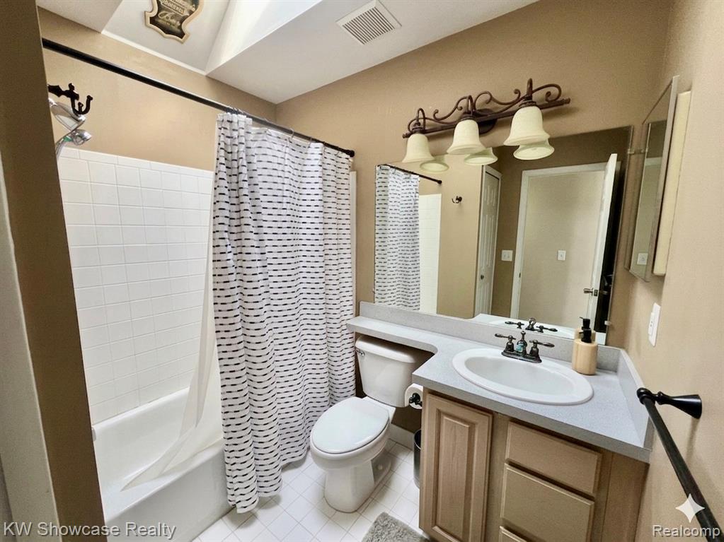 580 Elkinford Drive, White Lake, MI 48383 — Photo 27