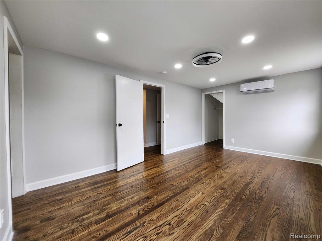 550 E Mapledale Avenue, Hazel Park, MI 48030 — Photo 17