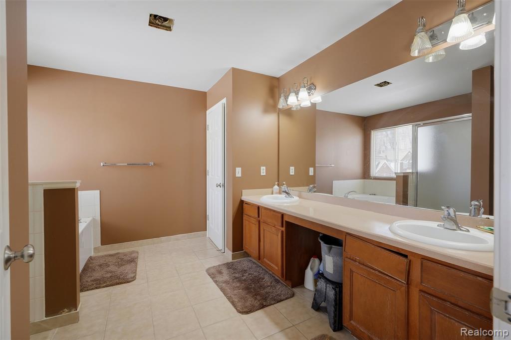 42575 Silverwood Drive, Sterling Heights, MI 48314 — Photo 28