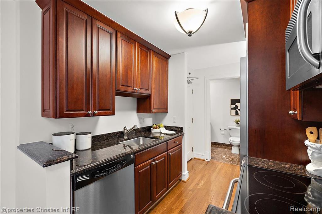 411 S Old Woodward Avenue, 821, Birmingham, MI 48009 — Photo 9