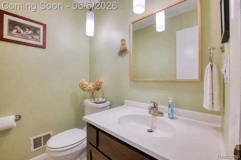 36275 Congress Road, Farmington, MI 48335 — Photo 23