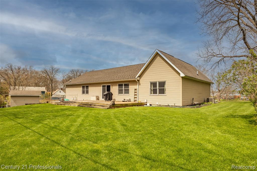 6591 Windiate Road, Waterford, MI 48329 — Photo 3