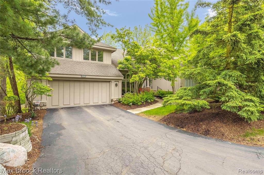 4933 Woodcliff Hill Road N, West Bloomfield, MI 48323 — Photo 40