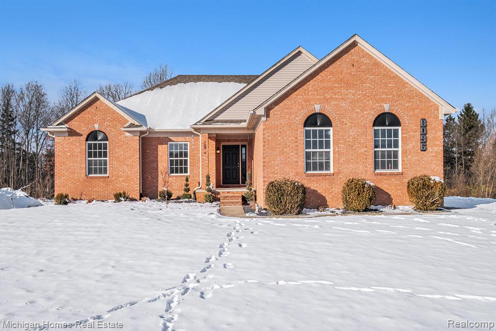 8096 Peninsula Circle, Grand Blanc, MI — front exterior