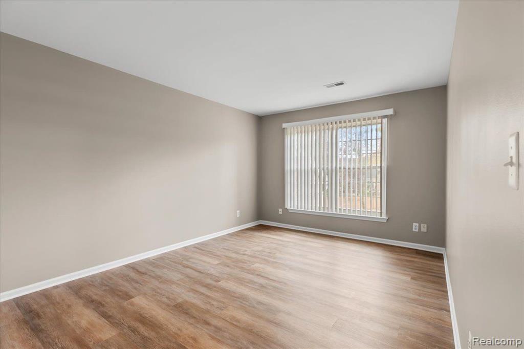 4648 BERKSHIRE Drive, Sterling Heights, MI 48314 — Photo 23