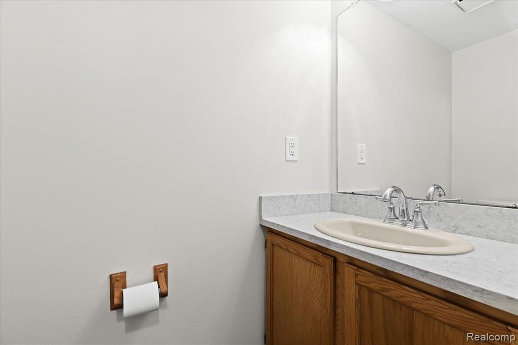 40013 CROSSWINDS, Novi, MI — Photo 13