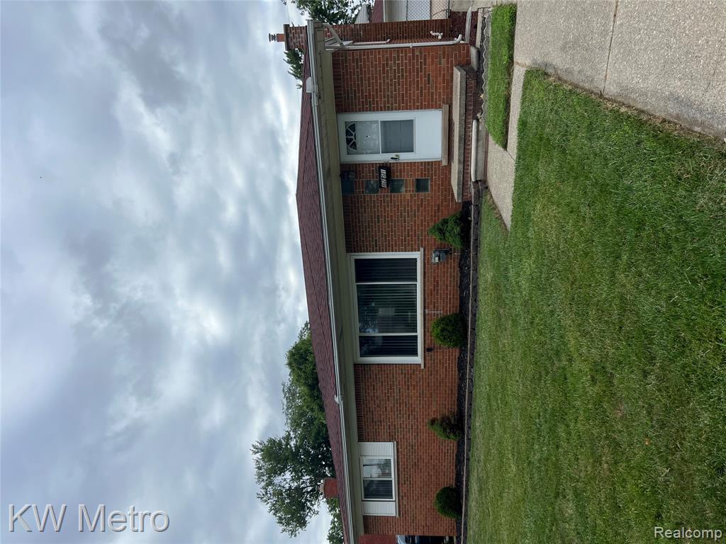 8251 Darlene Street, Warren, MI 48093 — Photo 4
